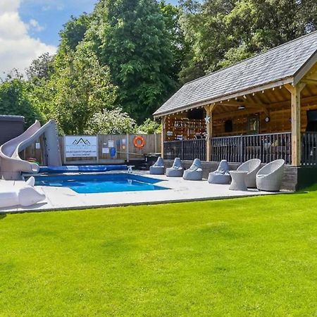 Luxurious Oasis Relax 32C Pool, Jacuzzi Games Bar Villa Deal Exterior photo