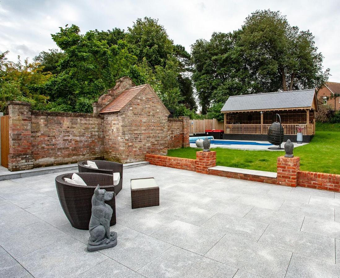 Luxurious Oasis Relax 32C Pool, Jacuzzi Games Bar Villa Deal Exterior photo