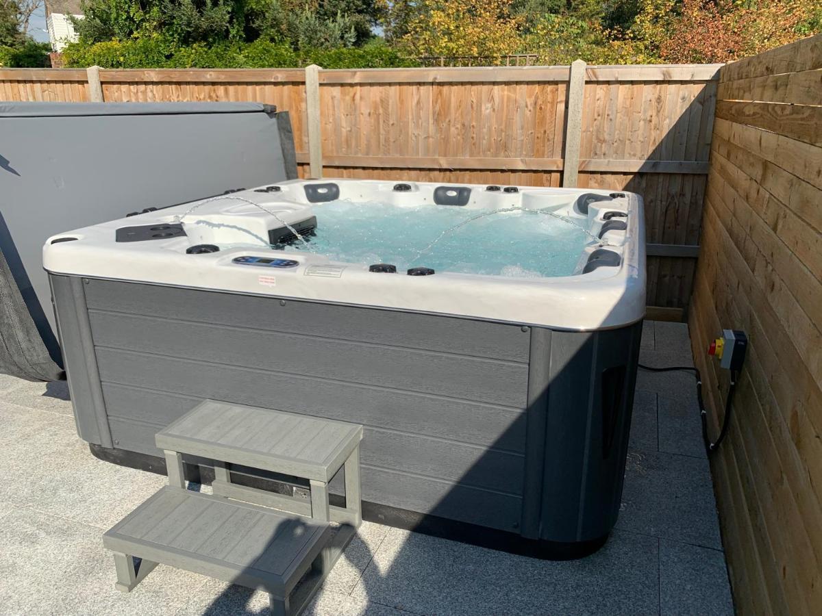 Luxurious Oasis Relax 32C Pool, Jacuzzi Games Bar Villa Deal Exterior photo