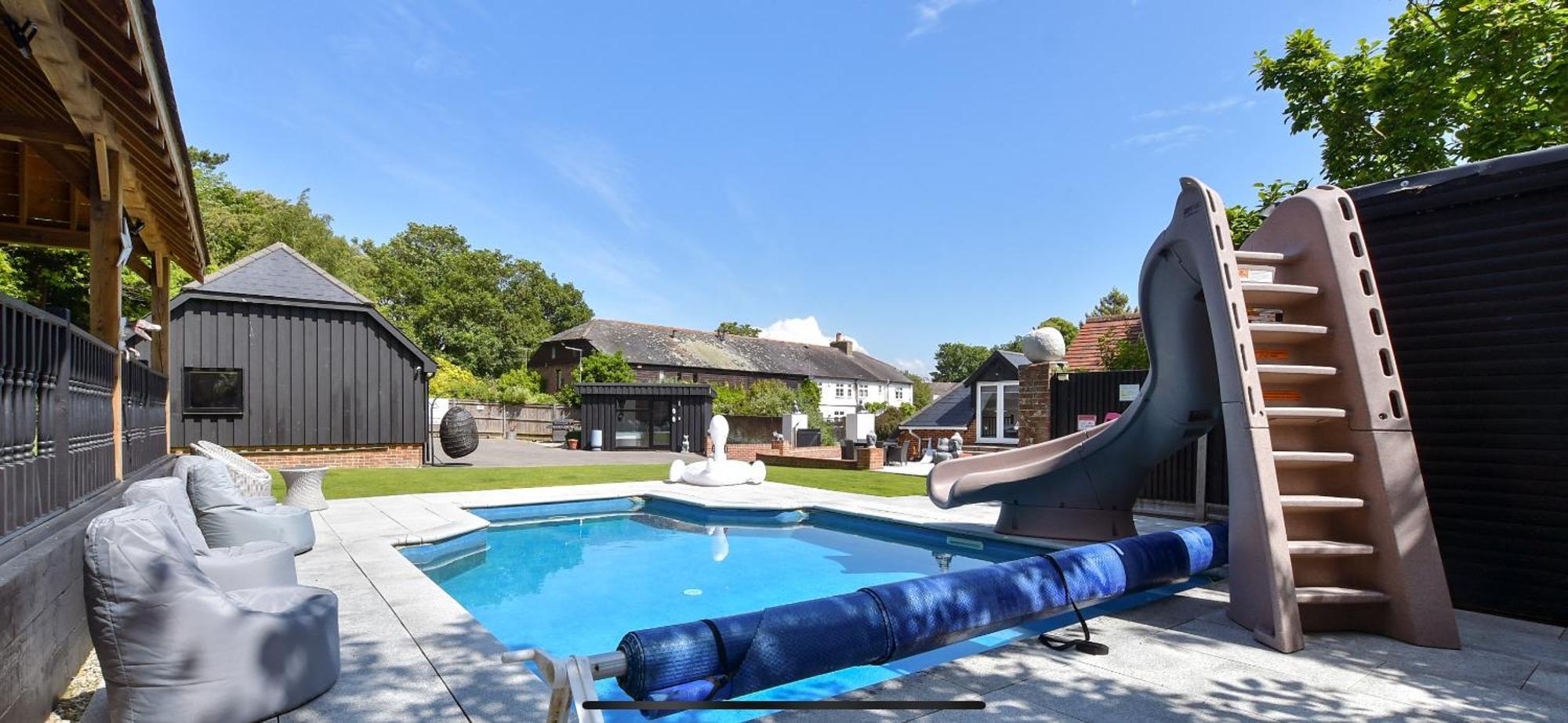 Luxurious Oasis Relax 32C Pool, Jacuzzi Games Bar Villa Deal Exterior photo